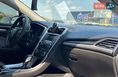 Седан Ford Fusion 2016 в 