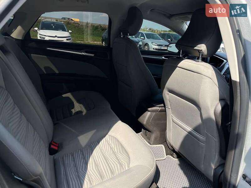 Седан Ford Fusion 2016 в Львове