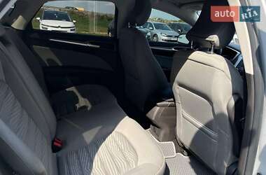 Седан Ford Fusion 2016 в 
