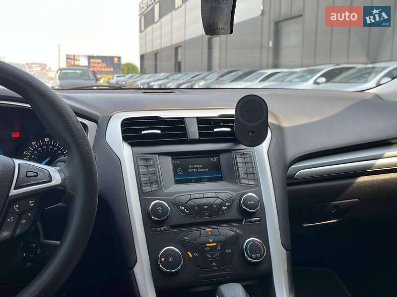 Седан Ford Fusion 2016 в Львове