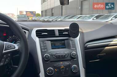 Седан Ford Fusion 2016 в 