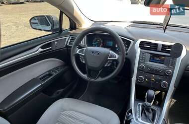 Седан Ford Fusion 2016 в 