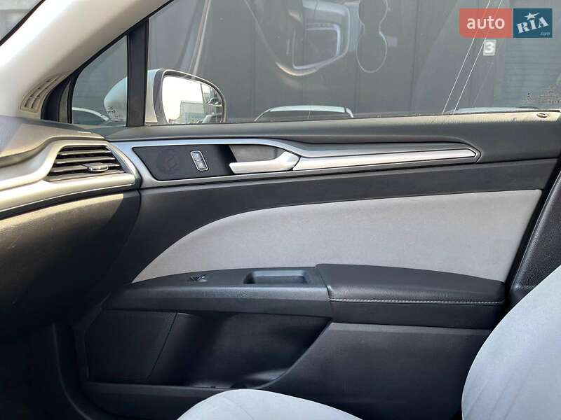 Седан Ford Fusion 2016 в Львове