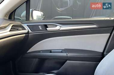 Седан Ford Fusion 2016 в 
