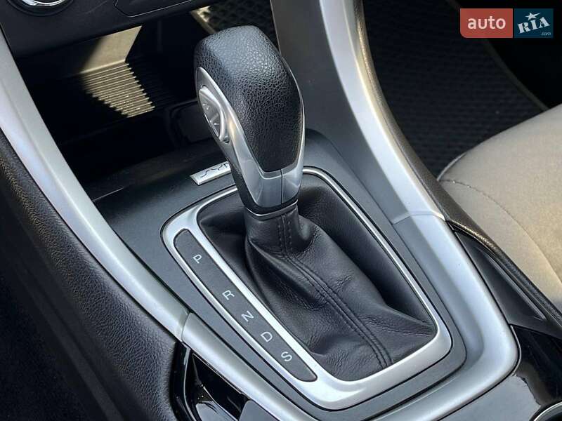 Седан Ford Fusion 2016 в Львове