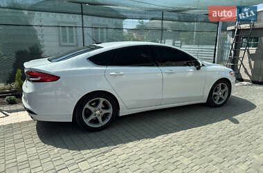 Седан Ford Fusion 2016 в 