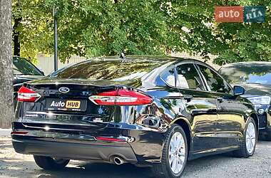 Седан Ford Fusion 2019 в 