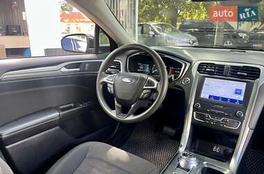 Седан Ford Fusion 2019 в 
