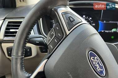 Седан Ford Fusion 2016 в 