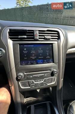 Седан Ford Fusion 2017 в 