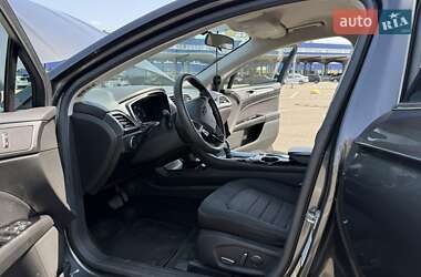 Седан Ford Fusion 2016 в 