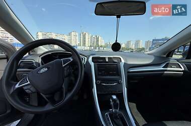 Седан Ford Fusion 2016 в 