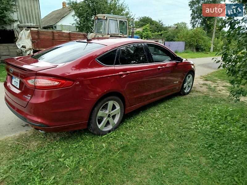 Седан Ford Fusion 2013 в Ровно