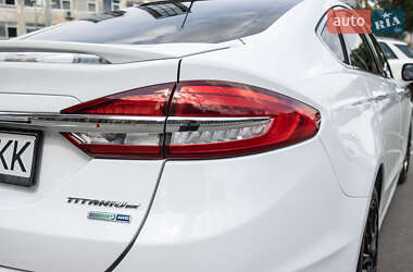 Седан Ford Fusion 2017 в 