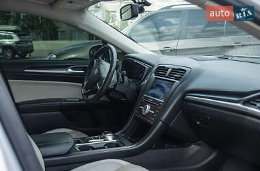 Седан Ford Fusion 2017 в 
