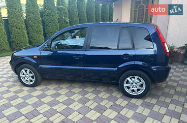 Хэтчбек Ford Fusion 2010 в 