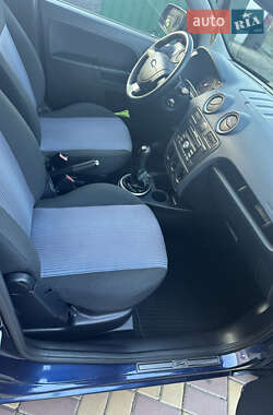 Хэтчбек Ford Fusion 2010 в 