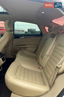 Седан Ford Fusion 2016 в 