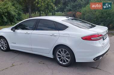 Седан Ford Fusion 2017 в 