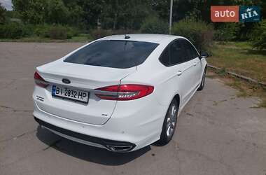 Седан Ford Fusion 2017 в 