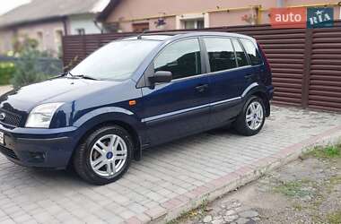 Хэтчбек Ford Fusion 2004 в 