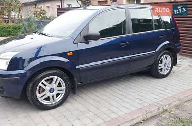 Хэтчбек Ford Fusion 2004 в 