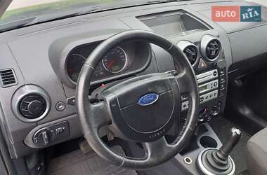 Хэтчбек Ford Fusion 2004 в 