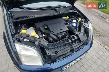 Хэтчбек Ford Fusion 2004 в 