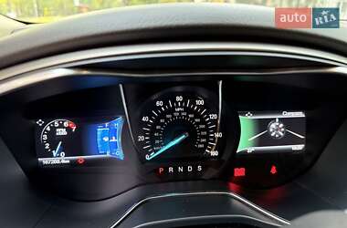 Седан Ford Fusion 2015 в 