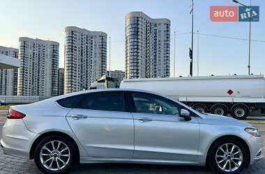 Седан Ford Fusion 2017 в 