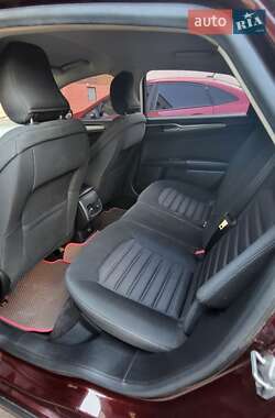 Седан Ford Fusion 2017 в 