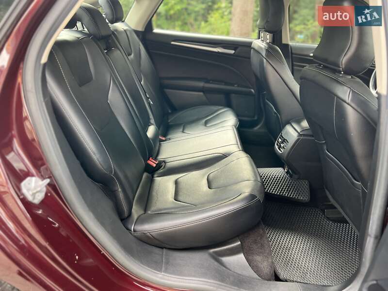 Седан Ford Fusion 2016 в Львове