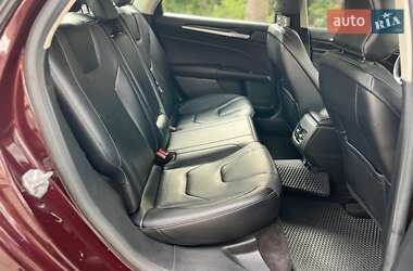 Седан Ford Fusion 2016 в 