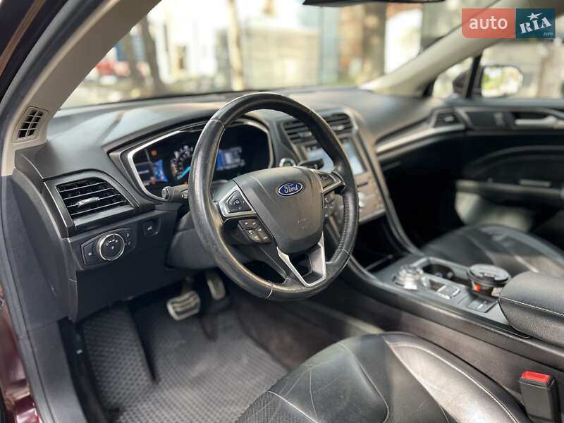 Седан Ford Fusion 2016 в Львове