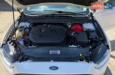 Седан Ford Fusion 2015 в 