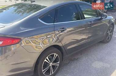 Седан Ford Fusion 2017 в 