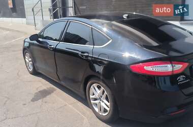 Седан Ford Fusion 2015 в 