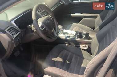 Седан Ford Fusion 2015 в 