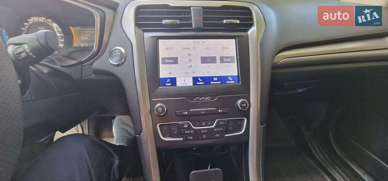 Седан Ford Fusion 2020 в Стрию
