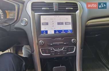Седан Ford Fusion 2020 в 