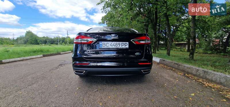 Седан Ford Fusion 2020 в Стрию