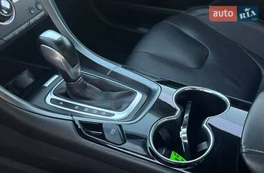 Седан Ford Fusion 2015 в 