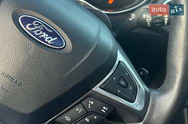 Седан Ford Fusion 2015 в 