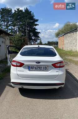 Седан Ford Fusion 2015 в 