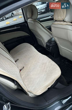 Седан Ford Fusion 2014 в 