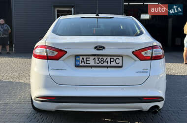 Седан Ford Fusion 2015 в 