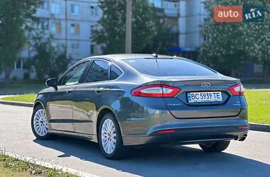 Седан Ford Fusion 2016 в 