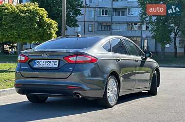 Седан Ford Fusion 2016 в 