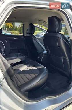 Седан Ford Fusion 2016 в 