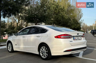 Седан Ford Fusion 2016 в 